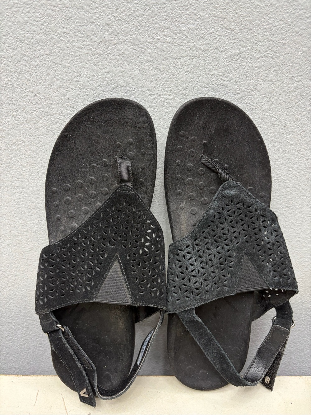 Vionic Black Suede Nikki Sandals Size 10 - Picture 6 of 8